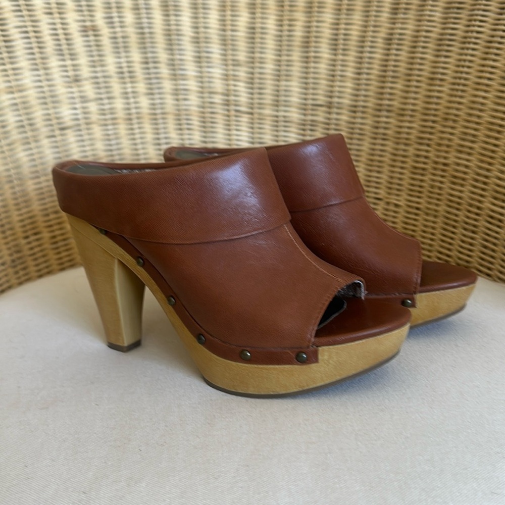 Comfortable Mossimo Supply Co. Open Toe Wendi Clog Color Cognac Size 8